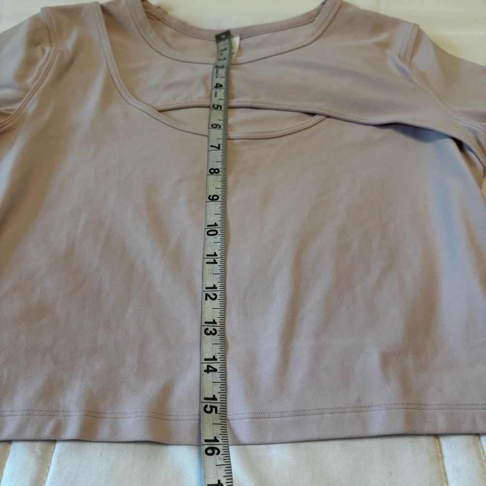 Lululemon Get Centered Cropped Top Sz 10 Shirt Short Sleeves Misty Pink Yoga - Picture 4 of 11